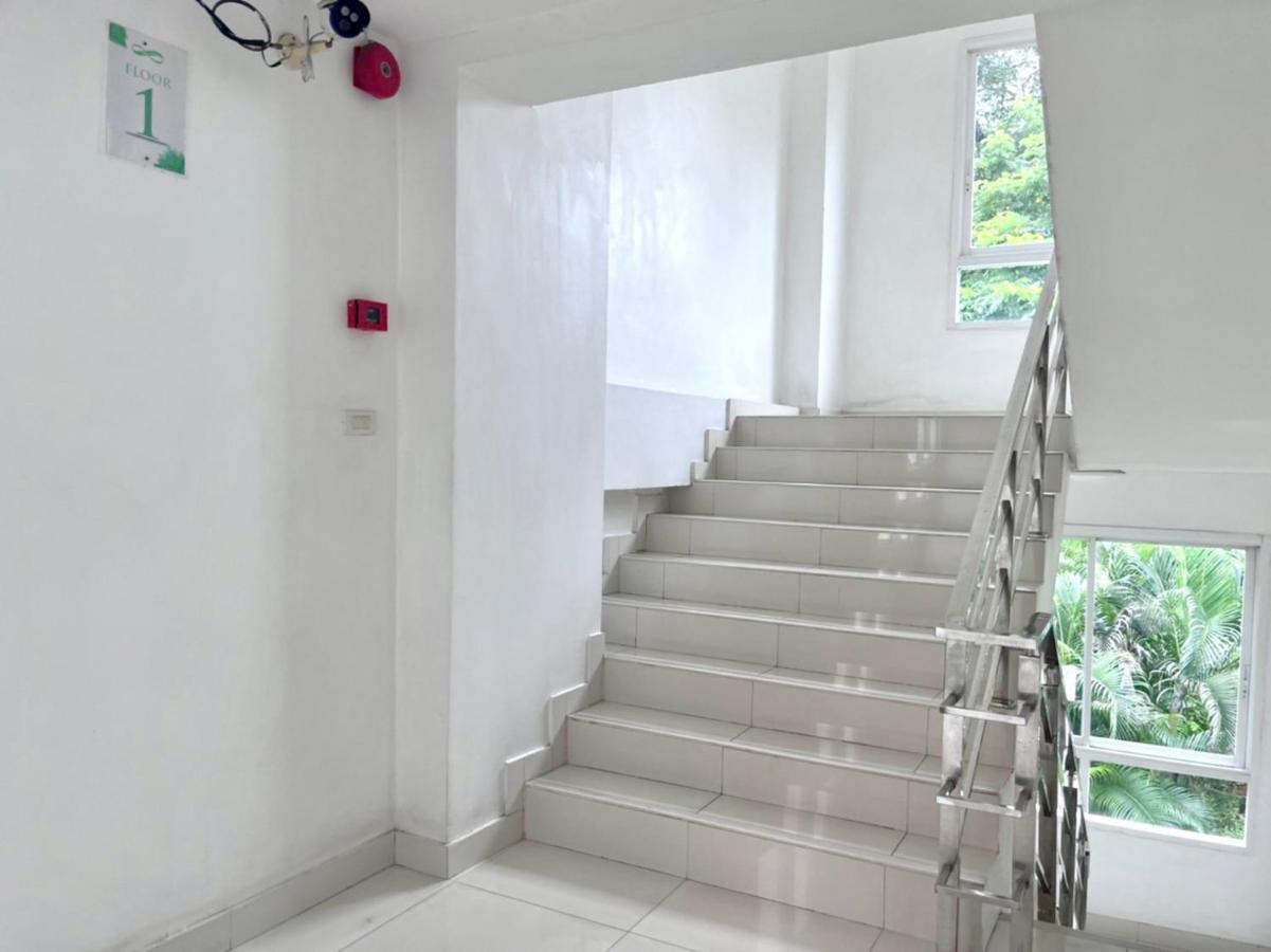 8 Residence Bangkok Buitenkant foto