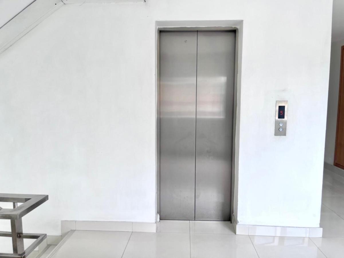 8 Residence Bangkok Buitenkant foto