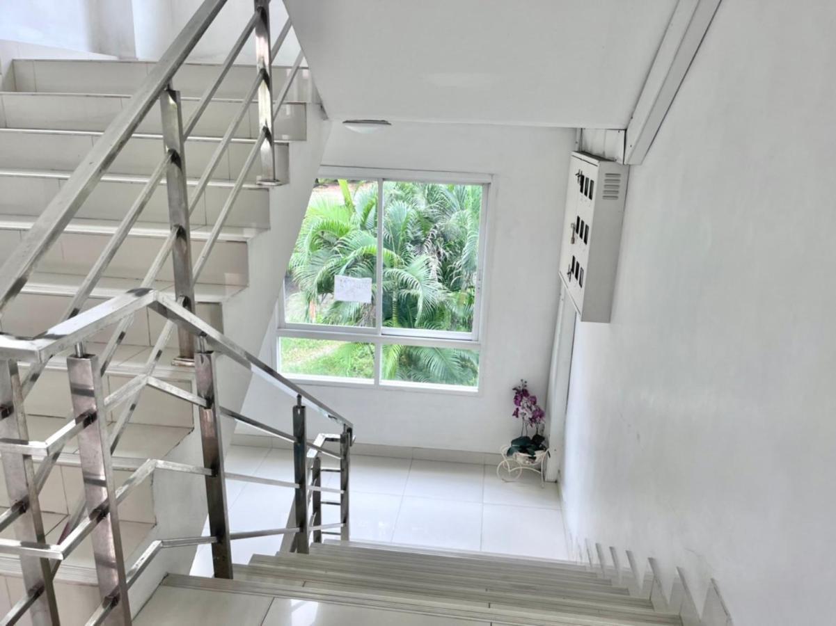 8 Residence Bangkok Buitenkant foto